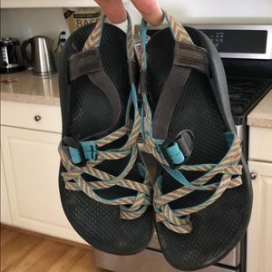 Women’s 8 Rainbow Chaco sandals